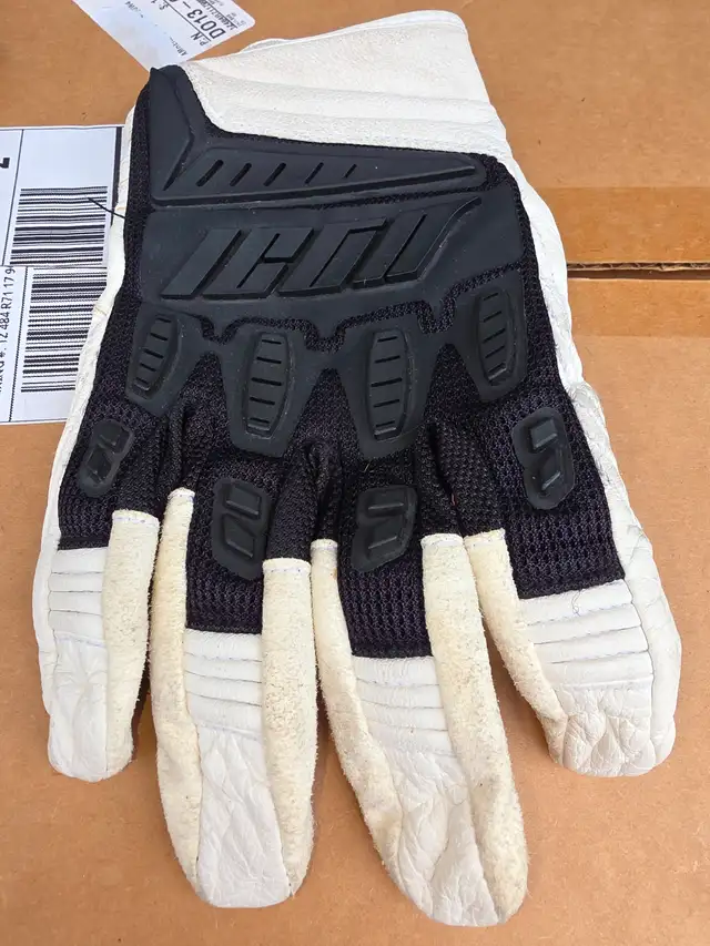 Icon Hooligan White Leather Motorcycle Short Riding Gloves - Photo 4