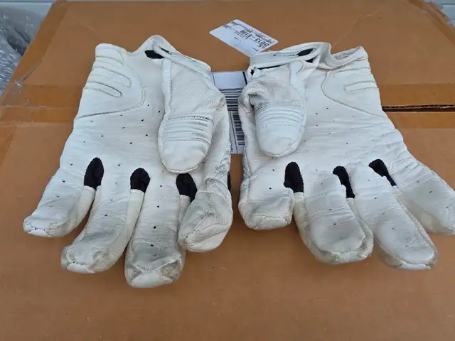 Icon Hooligan White Leather Motorcycle Short Riding Gloves - Photo 6