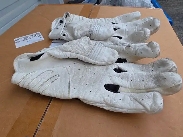 Icon Hooligan White Leather Motorcycle Short Riding Gloves - Photo 8