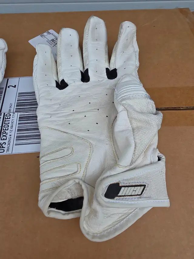 Icon Hooligan White Leather Motorcycle Short Riding Gloves - Photo 9