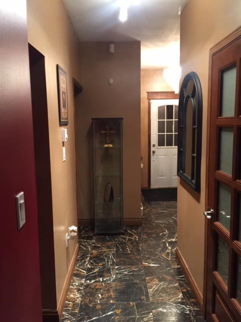 1  BEDROOM MAIN FLOOR,  RENOVATED! DOWNTOWN! - Photo 3