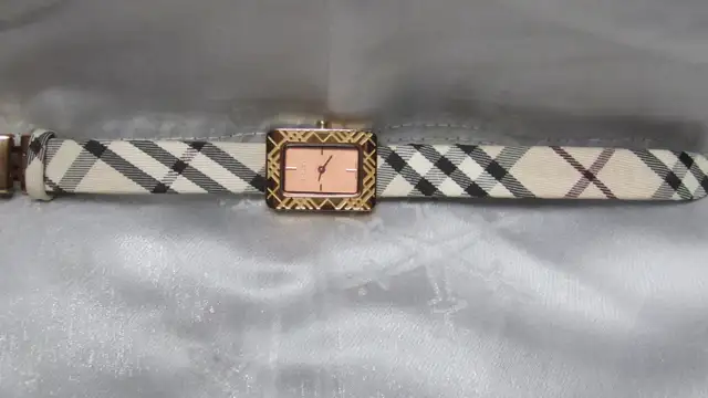 SWEET WOMEN’S GOLD BURBERRY TANK STYLE WATCH - Photo 3