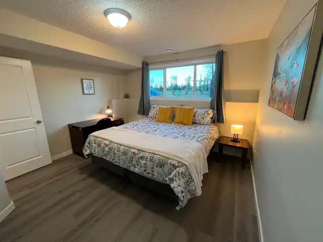 ❤ 4BR Crew House: Park Views, King Bed, Modern, All-Inclusive - Photo 5