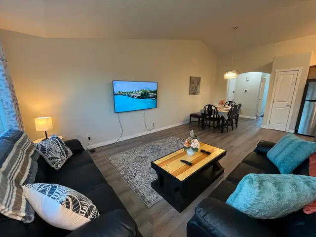 ❤ 4BR Crew House: Park Views, King Bed, Modern, All-Inclusive - Photo 2