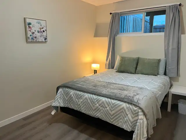 ❤ 4BR Crew House: Park Views, King Bed, Modern, All-Inclusive - Photo 8