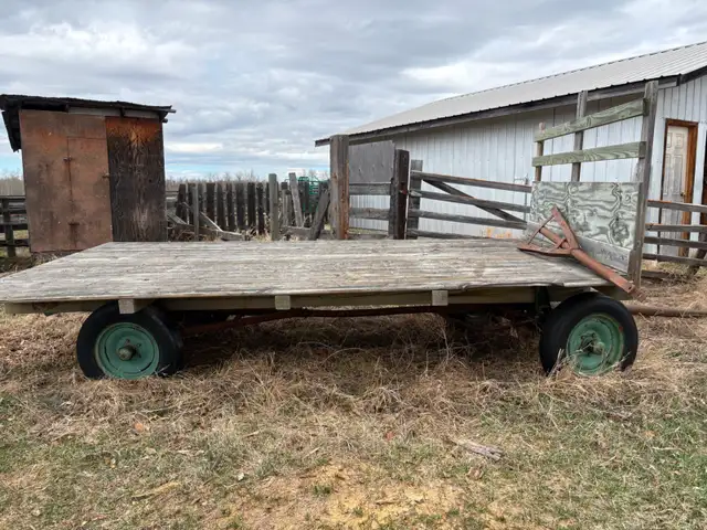 Horse drawn or tractor wagon - Photo 2