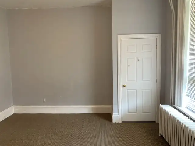 5 bdrm house avail in downtown Peterborough for students/grads - Photo 3