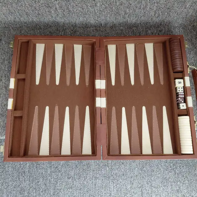 Jeu Backgammon vintage dans une valise - Photo 2