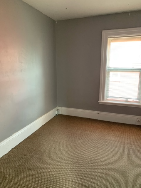 5 bdrm downtown Ptbo location house for rent - Photo 9