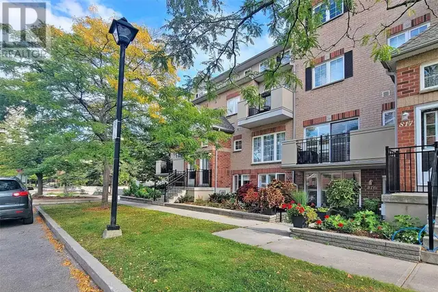 Pickering 3 Bedroom Executive 3 floor Condo in Gated Complex. - Photo 10