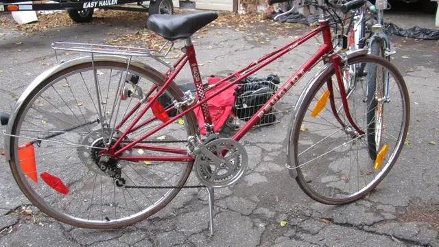 EXCELLENT WOMEN’S PEUGEOT ROAD BIKE WITH ACCESSORIES - Photo 4