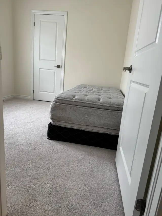 ONE Bedroom at First floor for Rent in 4 bedrooms Townhouse. - Photo 4