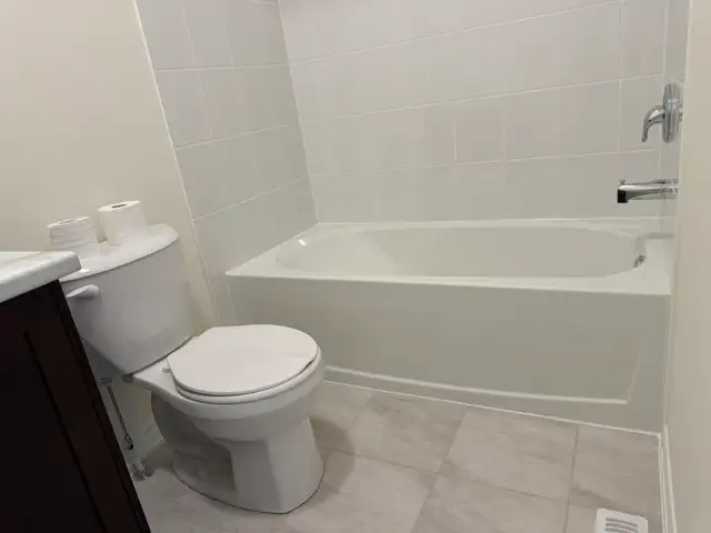 ONE Bedroom at First floor for Rent in 4 bedrooms Townhouse. - Photo 8