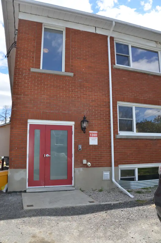 New 3BR — Truly All-Inclusive w/ Parking, Snow & Lawn Care - Photo 27