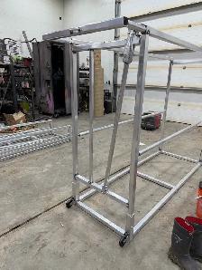 Grooming chute for cattle