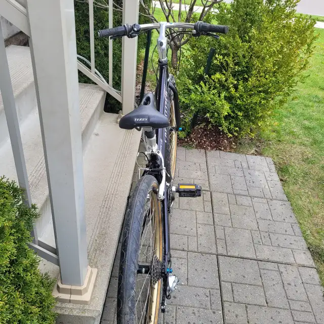 Specialized Globe Mountain Bike - Photo 5
