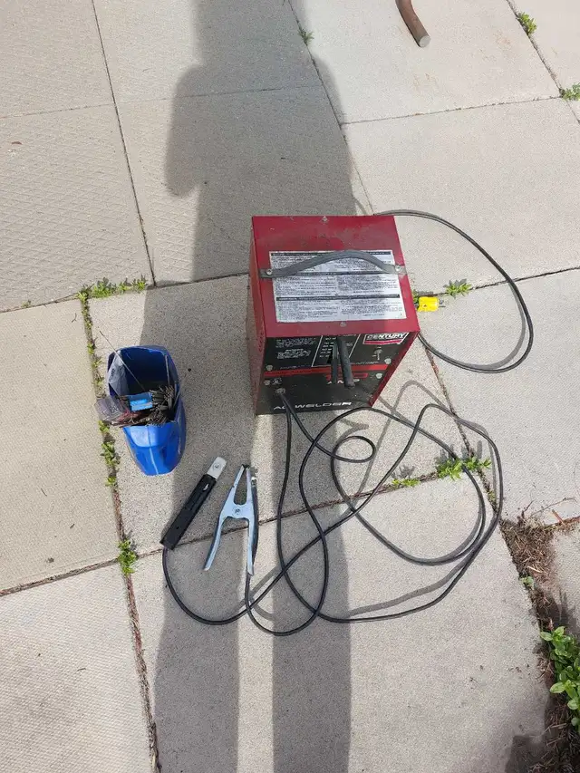 Century 100 Amp stick welder - Photo 2