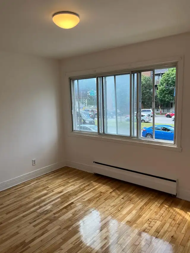 4 1/2 for rent parking included - Photo 2