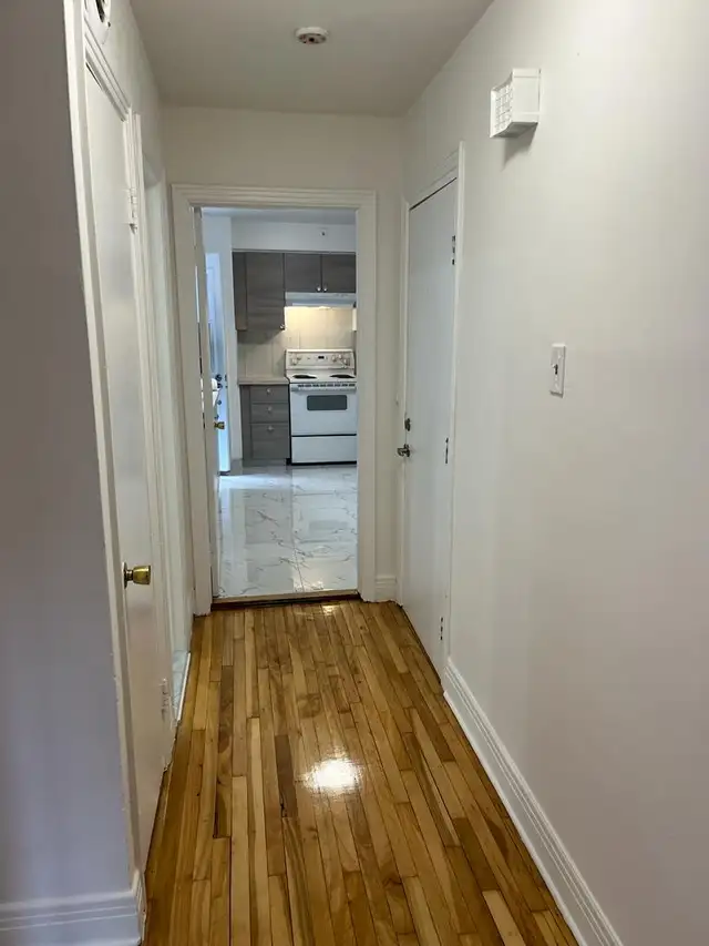 4 1/2 for rent parking included - Photo 8