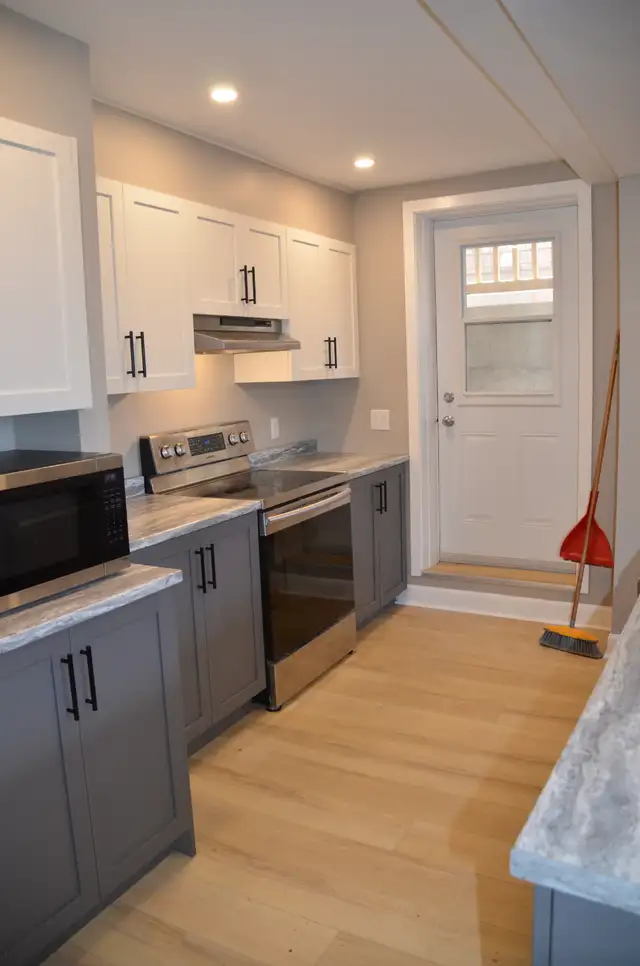 Renovated 3BR Lower Unit — Gas Fireplace, Kitchen Island, Truly - Photo 5