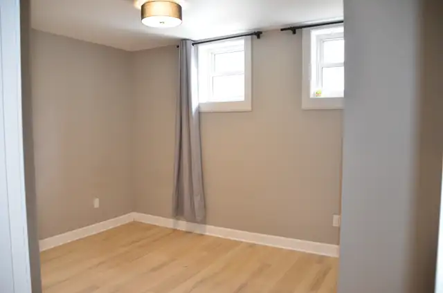 Renovated 3BR Lower Unit — Gas Fireplace, Kitchen Island, Truly - Photo 16