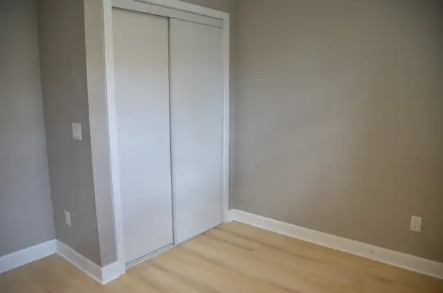 Renovated 3BR Lower Unit — Gas Fireplace, Kitchen Island, Truly - Photo 18