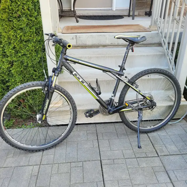 GT Aggressor 3.0 Mountain Bike