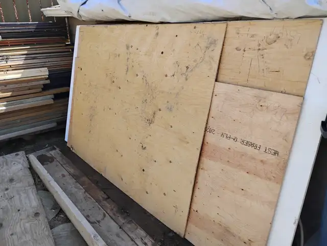 3/8' , 1/2' , & 3/4' Used Plywood - Photo 2