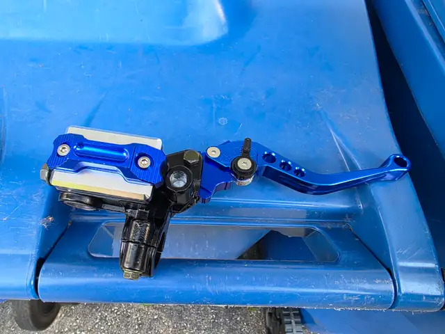 Aftermarket Brake Master Cylinder & Clutch Perch W Blue Leavers - Photo 2