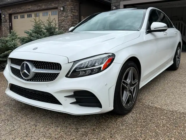 2019 Mercedes-Benz C300 4MATIC LOW KMs Excellent Condition