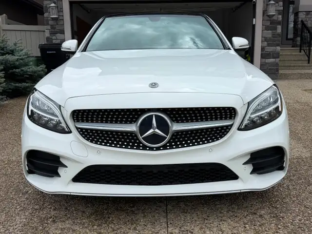 2019 Mercedes-Benz C300 4MATIC LOW KMs Excellent Condition - Photo 2