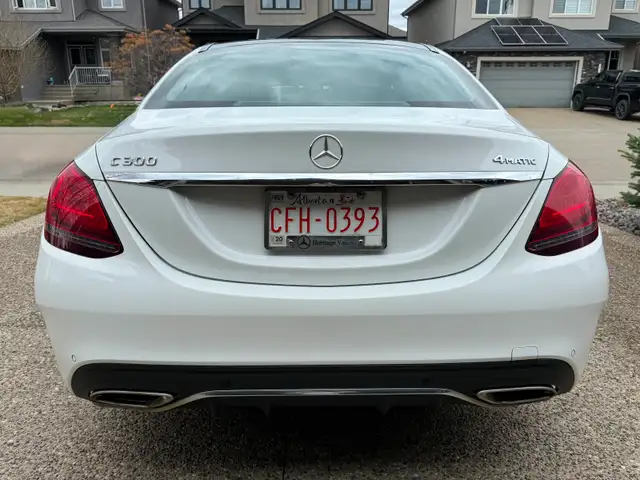 2019 Mercedes-Benz C300 4MATIC LOW KMs Excellent Condition - Photo 3