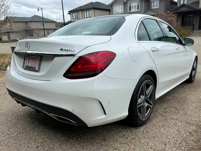 2019 Mercedes-Benz C300 4MATIC LOW KMs Excellent Condition - Photo 4
