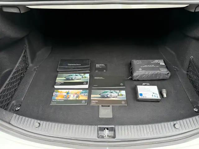 2019 Mercedes-Benz C300 4MATIC LOW KMs Excellent Condition - Photo 9