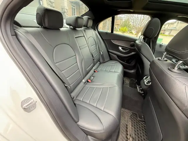 2019 Mercedes-Benz C300 4MATIC LOW KMs Excellent Condition - Photo 10