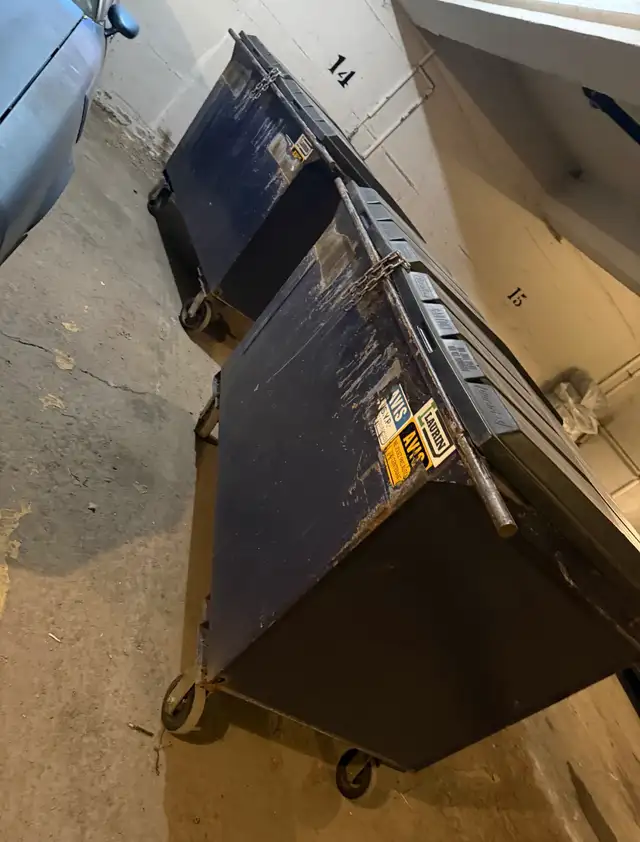 conteneurs à déchets / dumpsters