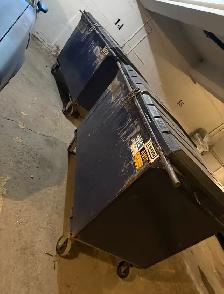 conteneurs à déchets / dumpsters