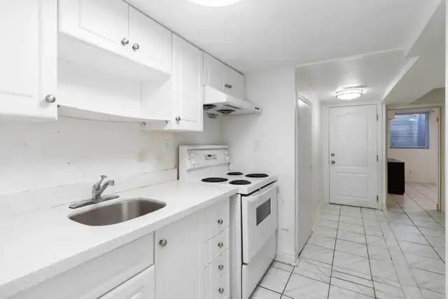 2 Bed Legal Basement $1500 Malton Airport&Derry Rd Mississauga - Photo 3