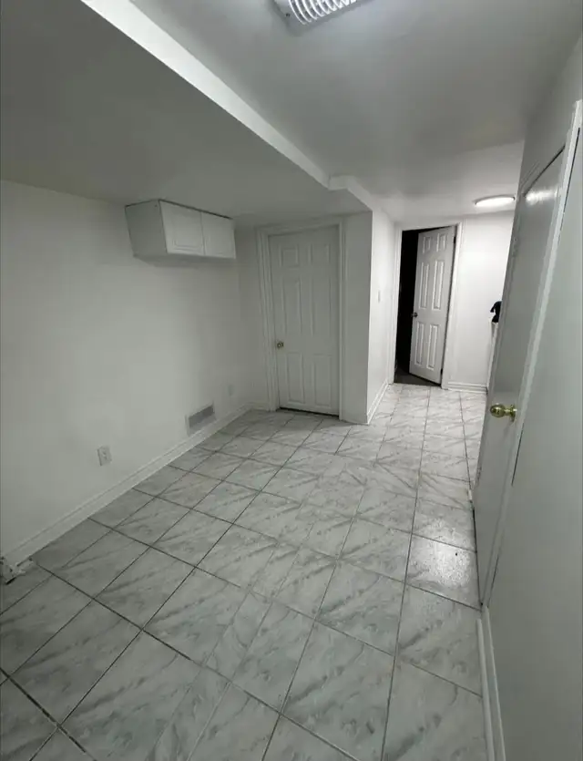 2 Bed Legal Basement $1500 Malton Airport&Derry Rd Mississauga - Photo 4