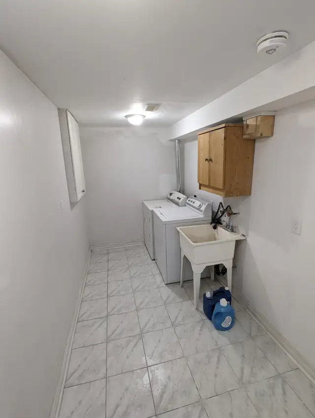 2 Bed Legal Basement $1500 Malton Airport&Derry Rd Mississauga - Photo 6
