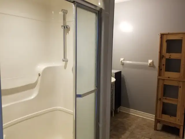 3 Bedroom House in Thorold (Niagara Region) - Photo 2