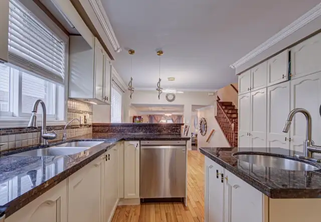 Beautiful four-bedroom house in a box for rent. - Photo 9