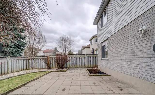 Beautiful four-bedroom house in a box for rent. - Photo 16