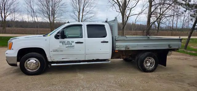 2009 GMC 3500 dually - Photo 2