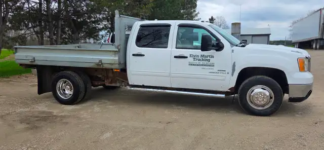 2009 GMC 3500 dually - Photo 4