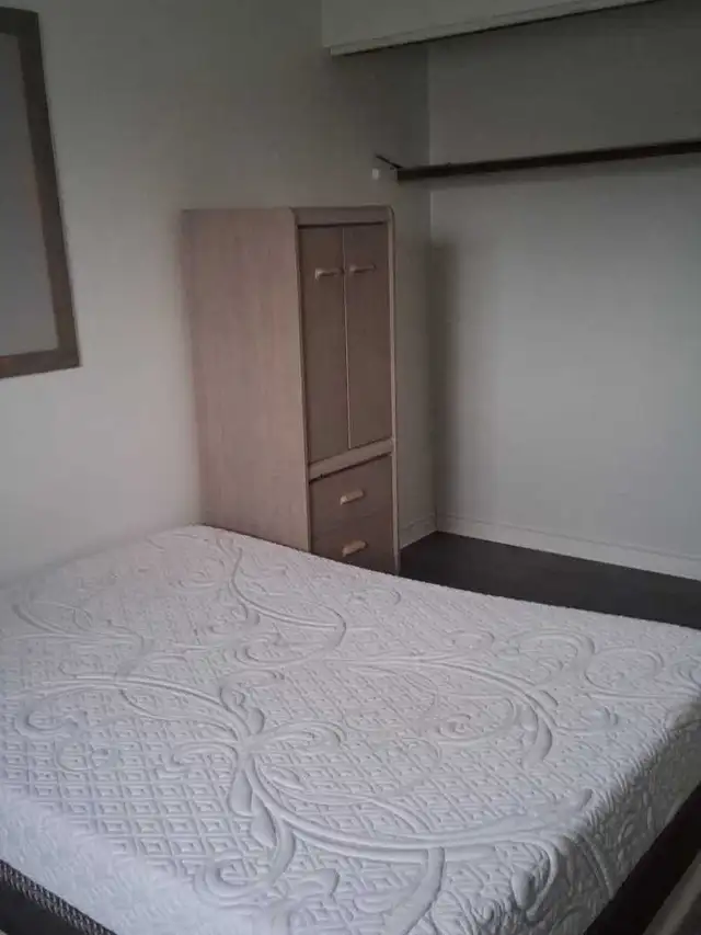 Bedroom sets kept a1 condition - Photo 3