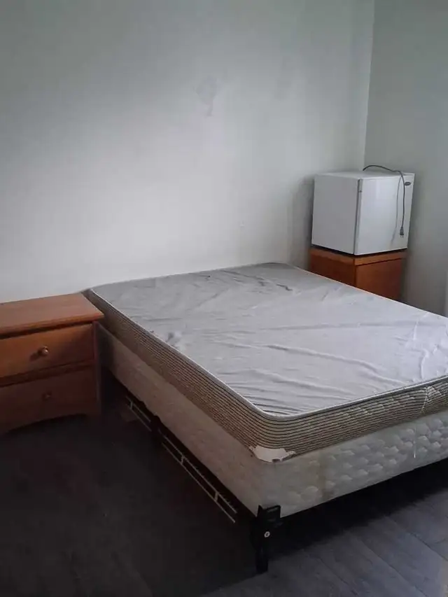 Bedroom sets kept a1 condition - Photo 5