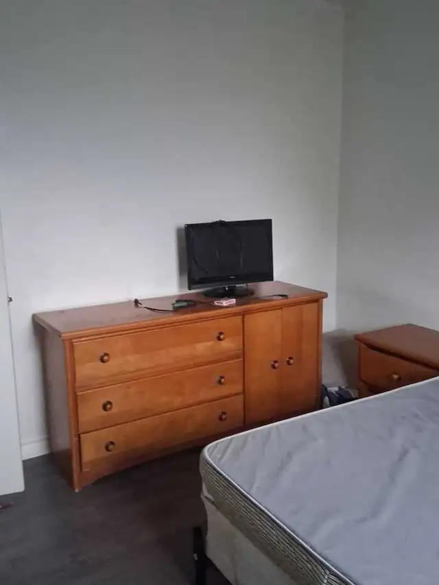 Bedroom sets kept a1 condition - Photo 6
