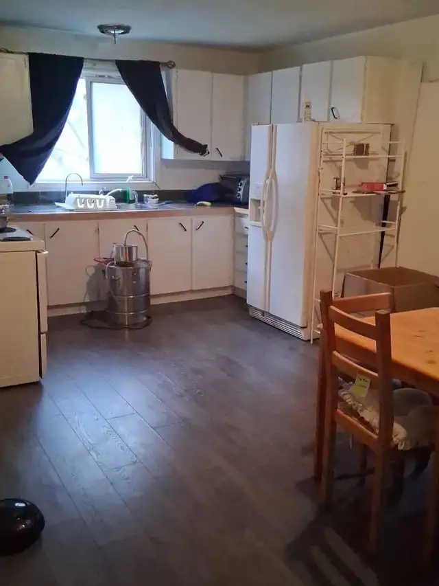 Bedroom sets kept a1 condition - Photo 8