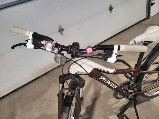 Ladies Specialized Ariel Bike and Extra Accessories - Photo 2
